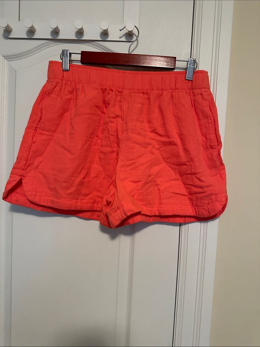 Old Navy Women's Coral Athletic Elastic-Waist Shorts